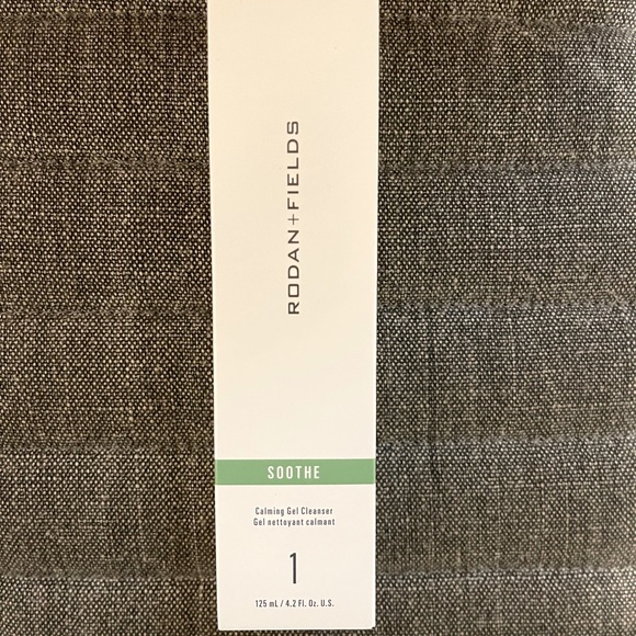NEW Rodan + Fields Soothe Calming Gel Cleanser - Picture 1 of 2